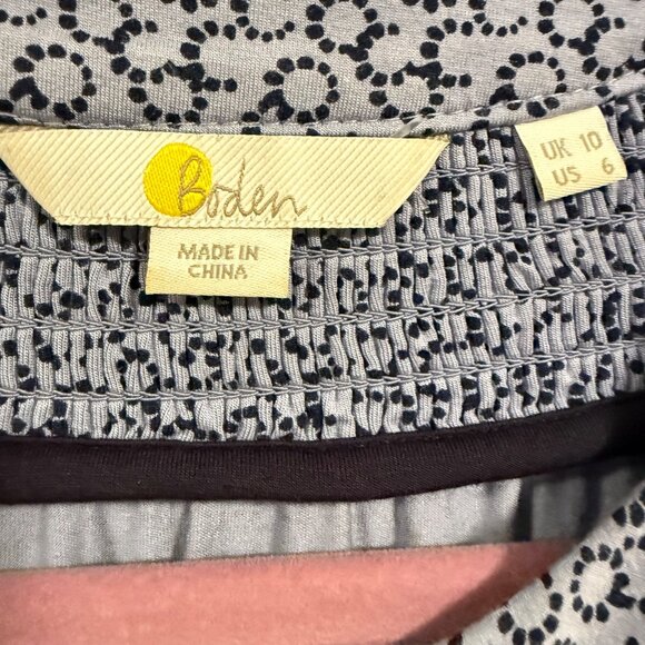 Boden Blue Mini Floral V-Neck Button Up Smocked Detail Blouse Size 6 - Picture 5 of 8